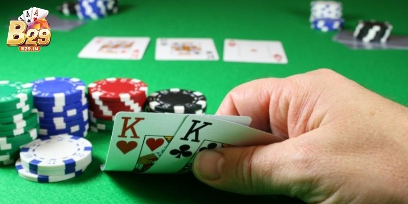 Trong Baccarat nên đặt cược vào cửa nào là hợp lý?