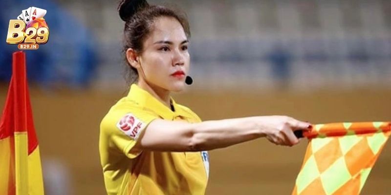 Trọng tài biên và những tín hiệu lá cờ thay đổi cục diện